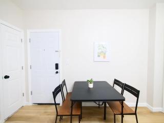1BR and 1BA with Wi-Fi - Quick NYC Access - 6