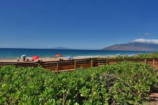 Kihei Akahi D402 · AKH D402 2BD Condo Across Beach Ocean View AC - 1
