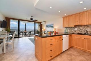 Papakea F208 · PK F208 Kaanapali BeachFront Condo w Ocean Views - 4