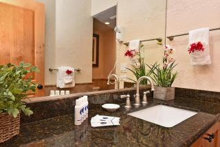 Papakea F208 · PK F208 Kaanapali BeachFront Condo w Ocean Views - 1