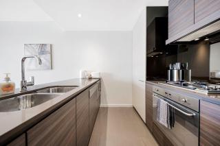 Stylish 2BR Next to Parramatta Station with Pool - Sydney - 4