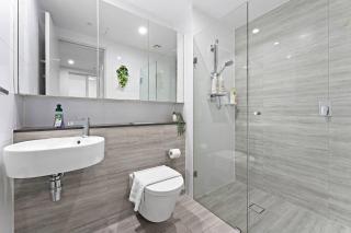 Chic Apartment Near Sydney Airport & CBD - 3