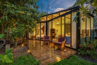 Romantic Mirror-Clad Tiny with Private Hot Tub - Pedro Ruiz Gallo - 9