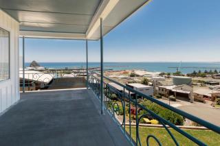 Ngamotu Vista - 5BR home with harbour views - 0