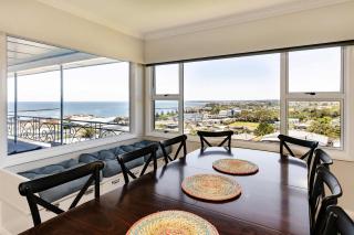 Ngamotu Vista - 5BR home with harbour views - 8