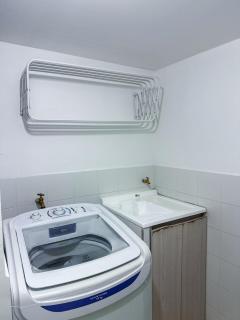 Close to shopping malls and the airport - 7