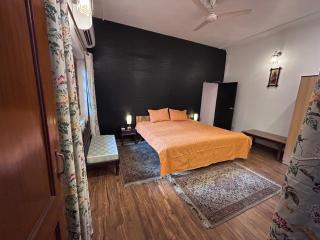 OnebyOne Bungalow 2 Bedroom Suite Near Taj Mahal Hotel - 2