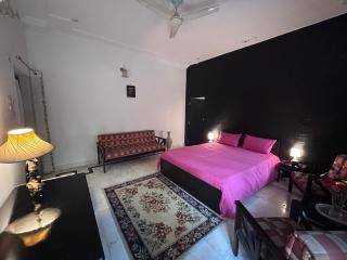 OnebyOne Bungalow 2 Bedroom Suite Near Taj Mahal Hotel - 6