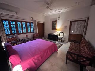 OnebyOne Bungalow 2 Bedroom Suite Near Taj Mahal Hotel - 8