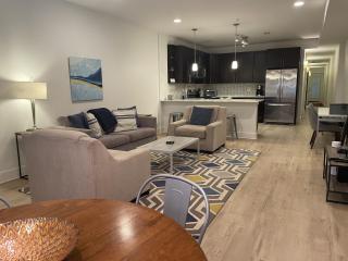 Luxe 2BD2BA Townhouse in Hip Area - Near Metro - 9