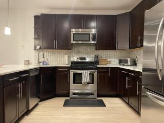 Luxe 2BD2BA Townhouse in Hip Area - Near Metro - 5