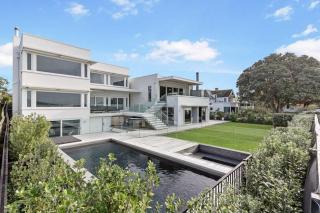 Bespoke Stays - Beachfront Paradise - 0