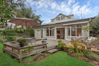 Bespoke Stays - Elegant Devonport Living - 0