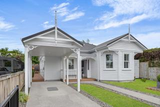 Bespoke Stays - Elegant Family Haven - 0
