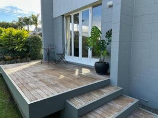 Bespoke Stays - Holiday Cheer At Narrow Neck - 0