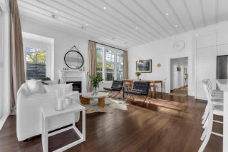 Bespoke Stays - Festive Villa Retreat - 9
