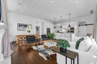 Bespoke Stays - Festive Villa Retreat - 4