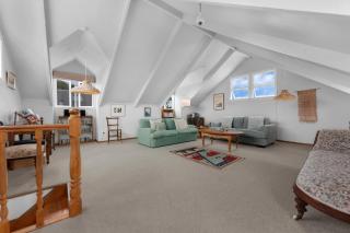 Bespoke Stays - Elegant Devonport Living - 9