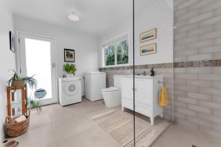 Bespoke Stays - Elegant Devonport Living - 2