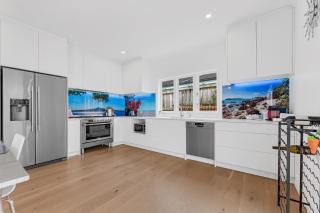 Bespoke Stays - Elegant Family Haven - 9