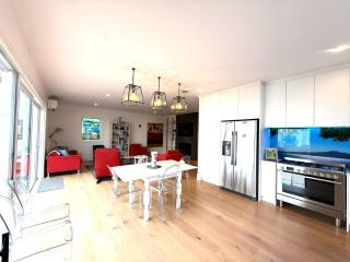 Bespoke Stays - Elegant Family Haven - 6