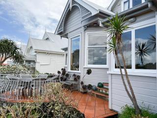 Bespoke Stays - Festive Villa Retreat - 1