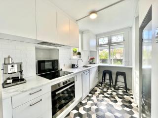 Bespoke Stays - Beach Side Apartment - 1