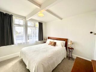 Bespoke Stays - Beach Side Apartment - 7