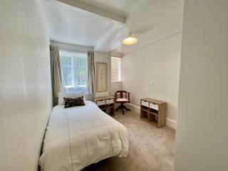 Bespoke Stays - Beach Side Apartment - 3