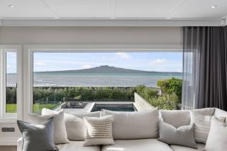 Bespoke Stays - Beachfront Paradise - 9