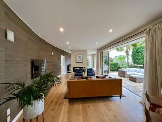 Spacious Family Retreat by Bespoke Stays - 8