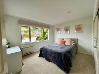Spacious Family Retreat by Bespoke Stays - 3