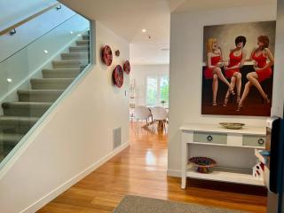 Bespoke Stays - Townhouse by the Sea - 7