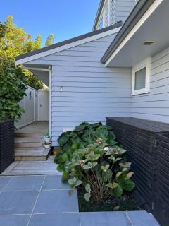 Bespoke Stays - Townhouse by the Sea - 2