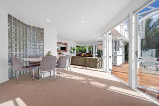 Bespoke Stays - Poolside Haven - 3