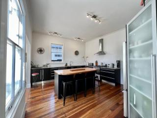 Bespoke Stays - Spacious Haven - 1