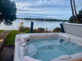Bespoke Stays - Bayswater Waterfront Paradise - 0