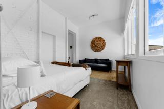 Bespoke Stays - Rustic Stanley Bay Apartment - 4