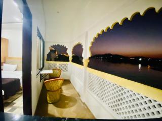 Hotel at Pichola Lake Nathi Ghat Brahmpole Udaipur - 7