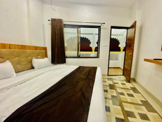 Hotel at Pichola Lake Nathi Ghat Brahmpole Udaipur - 6