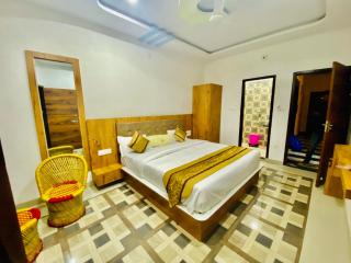 Hotel at Pichola Lake Nathi Ghat Brahmpole Udaipur - 3