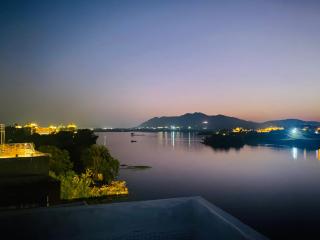 Hotel at Pichola Lake Nathi Ghat Brahmpole Udaipur - 1