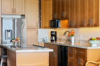 Kulakane 310 · KK 310 Updated BeachFront 2BD w AC Pool - 2