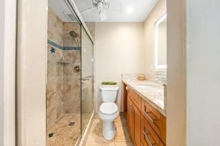 Kulakane 310 · KK 310 Updated BeachFront 2BD w AC Pool - 1