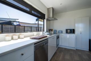 Welcome to Cozy Motuoapa Home Your Lakeside Escape - 2