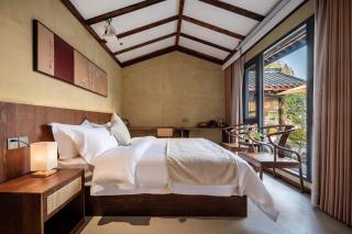 Chengdu Xiaoya Yard Hot Spring Hotel,is just a 20 minute drive from both the Sanxingdui Museum and the Chengdu Panda Base,Enjoy Soaking in natural hot springs,Traditional Chinese afternoon tea,Exquisite fruit platter - 6