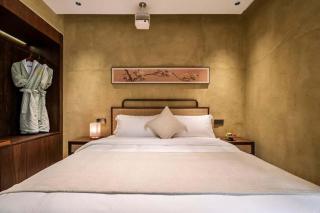 Chengdu Xiaoya Yard Hot Spring Hotel,is just a 20 minute drive from both the Sanxingdui Museum and the Chengdu Panda Base,Enjoy Soaking in natural hot springs,Traditional Chinese afternoon tea,Exquisite fruit platter - 3