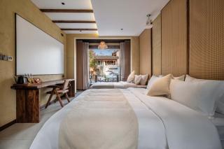 Chengdu Xiaoya Yard Hot Spring Hotel,is just a 20 minute drive from both the Sanxingdui Museum and the Chengdu Panda Base,Enjoy Soaking in natural hot springs,Traditional Chinese afternoon tea,Exquisite fruit platter - 2