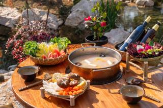 Chengdu Xiaoya Yard Hot Spring Hotel,Enjoy Soaking in natural hot springs,Traditional Chinese afternoon tea,Exquisite fruit platter - 4