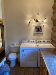 Montana Mountain Glamping: Charming Log Cabin with a Private Hot Tub in Darby - 8